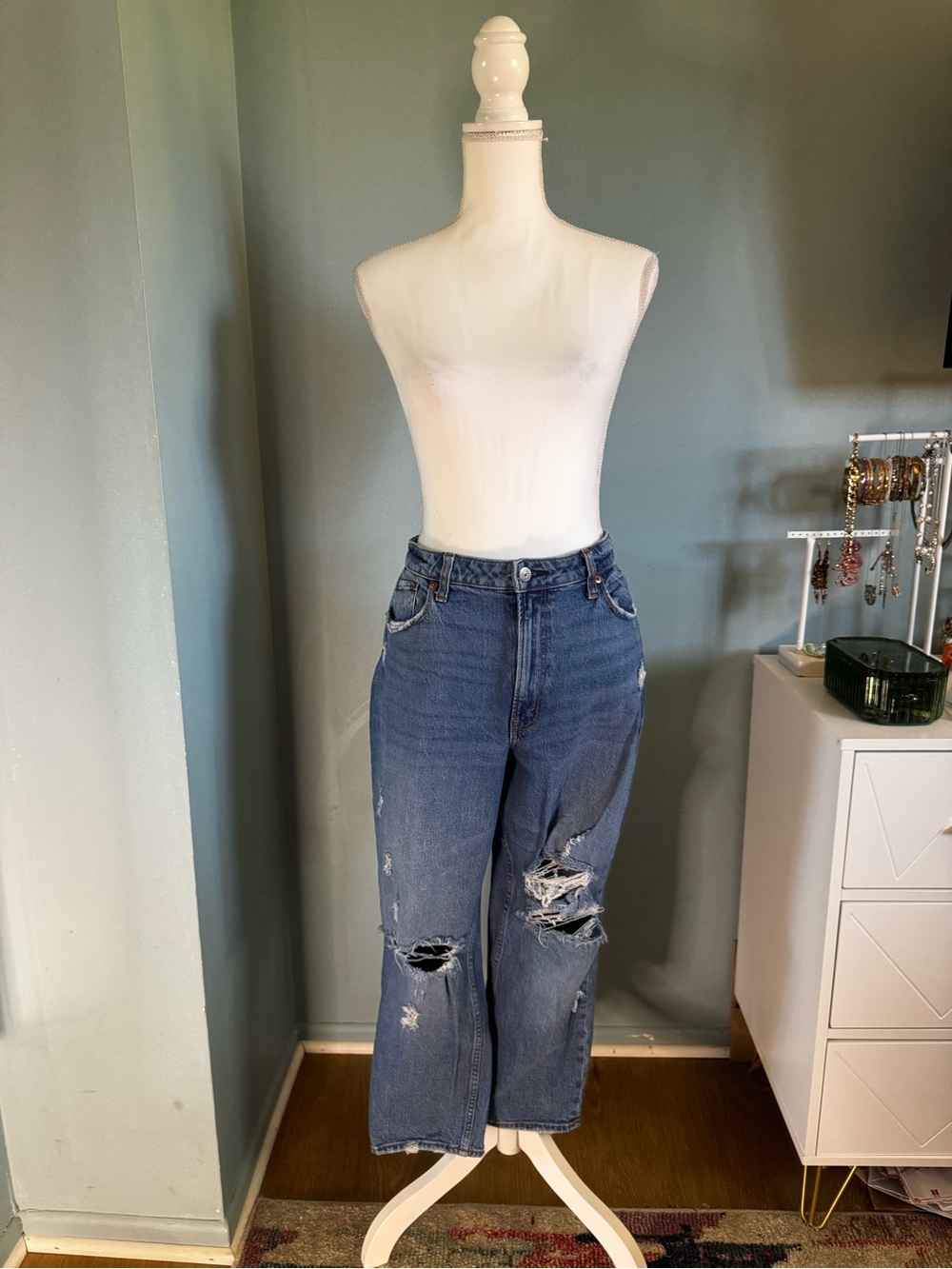 Abercrombie Curve Love Mom Jean Distressed Medium Rinse High Rise 31 12S